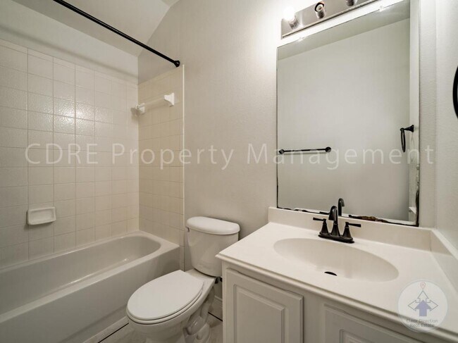 Building Photo - 4016 Summerhill Ln