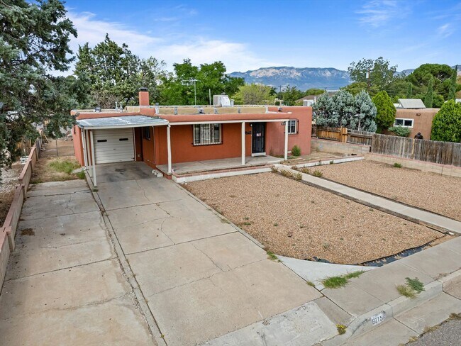 Building Photo - Unfurnished | 2 Bed / 1 Bath | NE Albuquer...