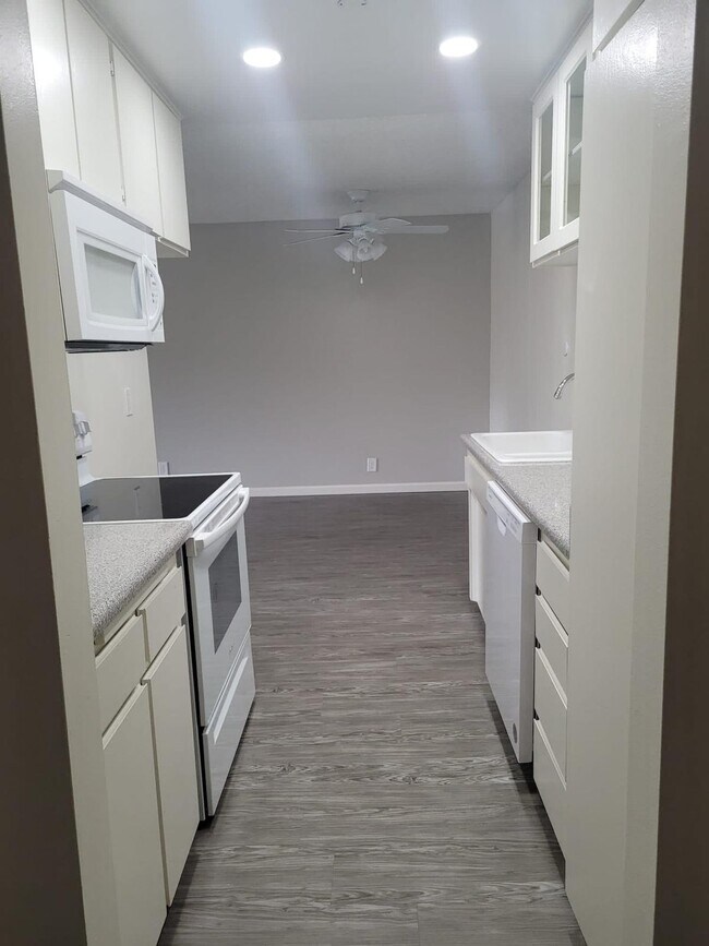 Building Photo - Casa Verde at Canyon Crest Apartments