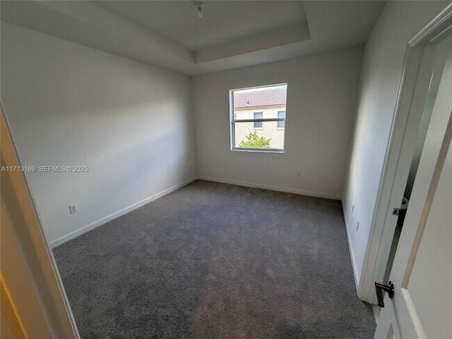 Building Photo - 2876 SE 25th Ave