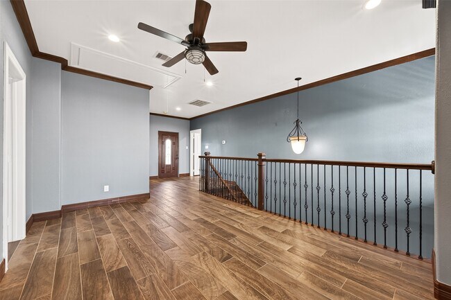 Building Photo - 2410 Engeling Rd