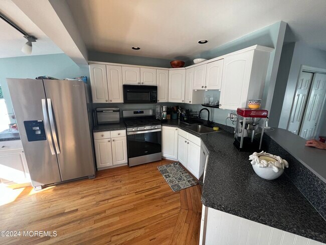 Building Photo - 509 Riverwood Park