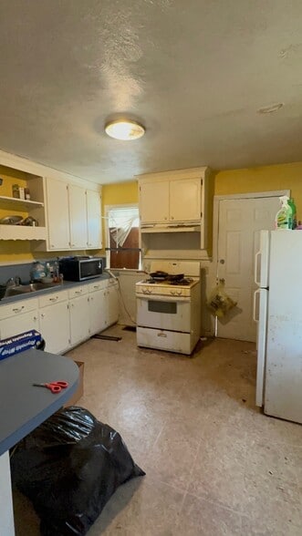 Building Photo - 3251 Meadow Ln