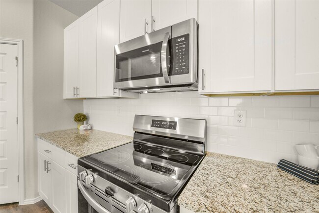 Building Photo - 21610 Desert Lilly Rd