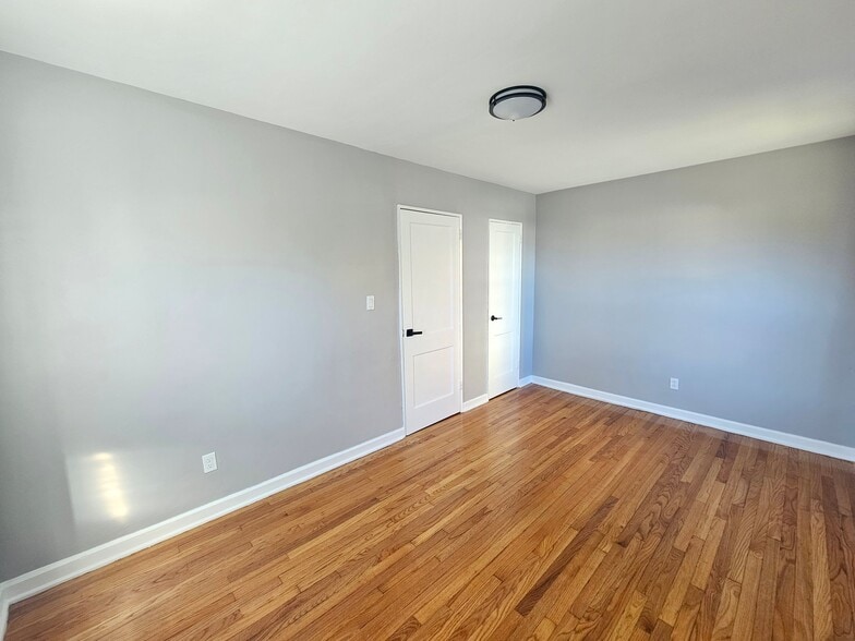 Building Photo - 836 Jersey Ave
