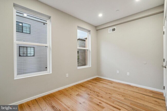 Building Photo - 1713 W Seybert St