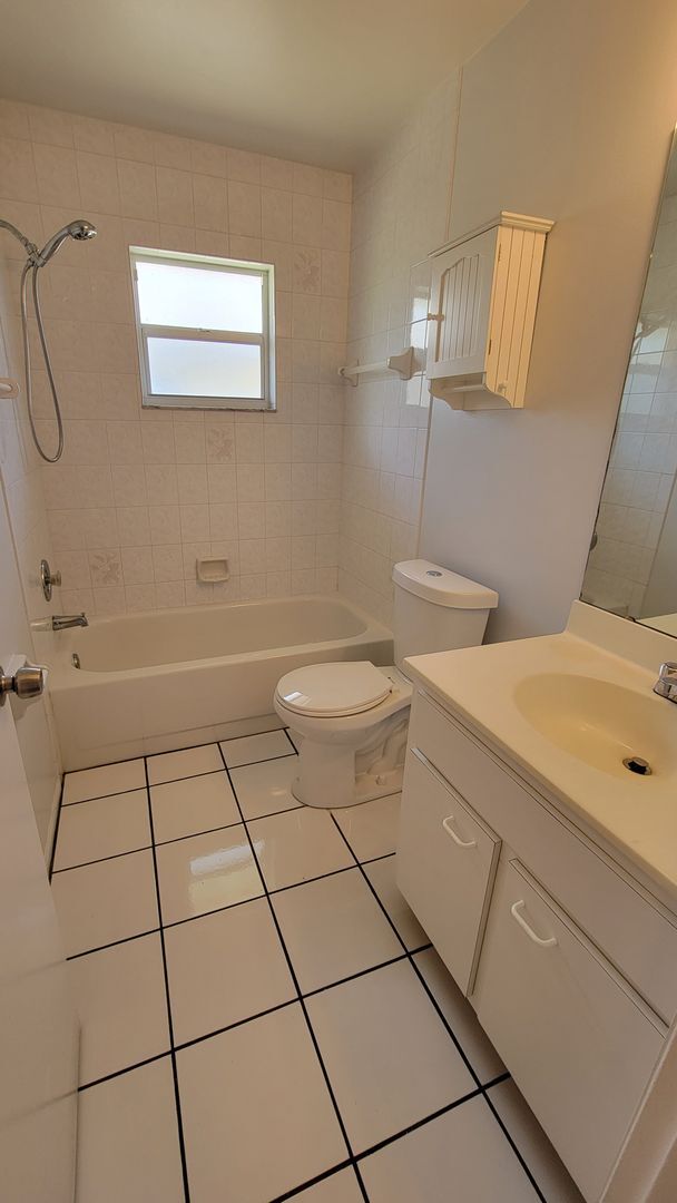 Building Photo - Fantastic 3 Bed/ 2 bath + Den ~ UTC Distri...