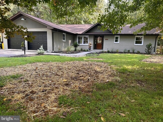 Building Photo - 827 Locust Dr