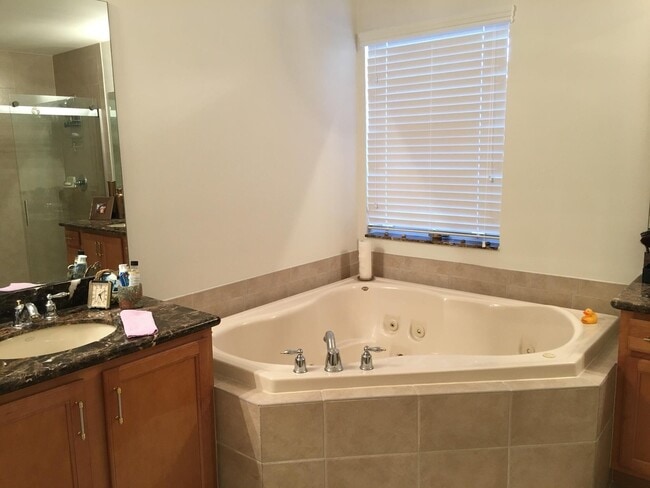 Building Photo - 8845 Sandy Crest Ln