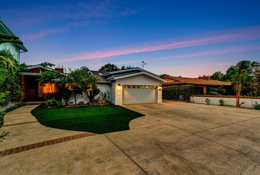 Building Photo - 5817 Ranchito Ave