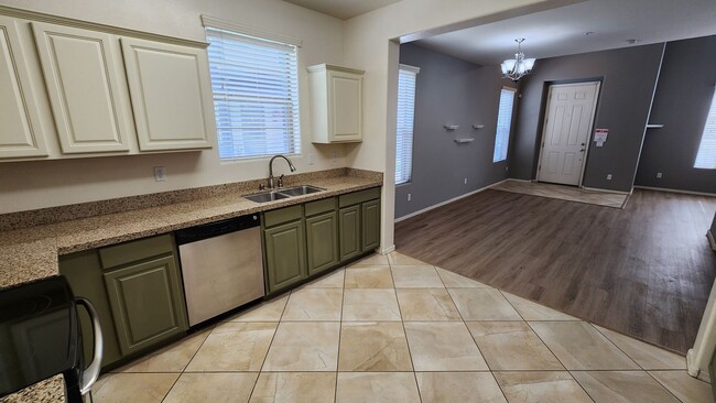 Building Photo - 2 Bedroom Townhome at the Artisan Village ...