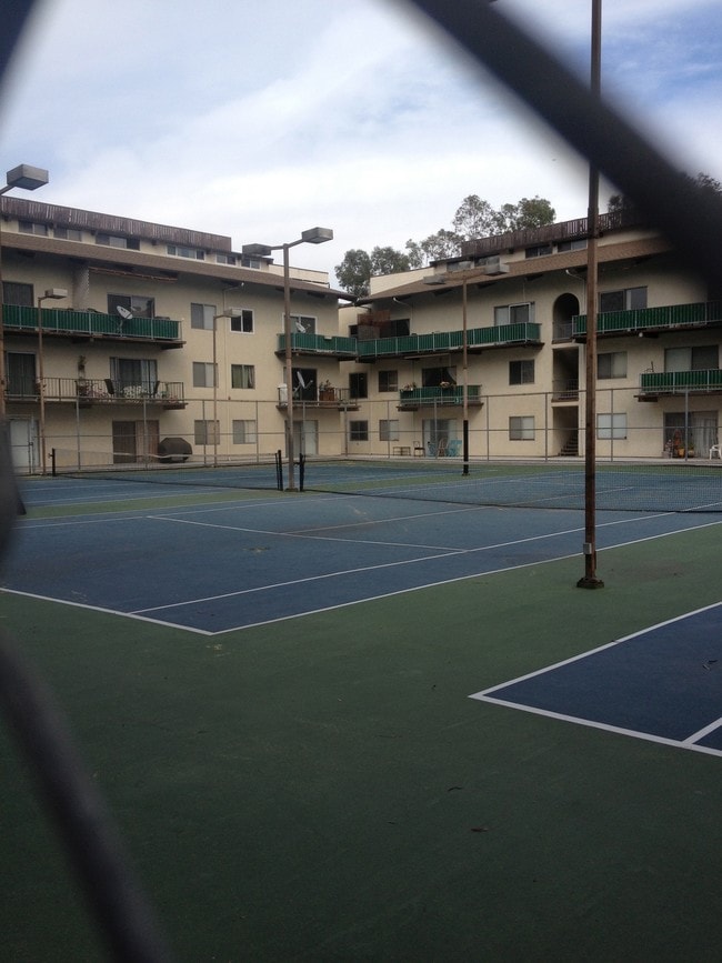 Building Photo - 5460 White Oak Ave