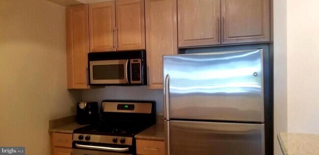 Building Photo - 11760 Sunrise Valley Dr