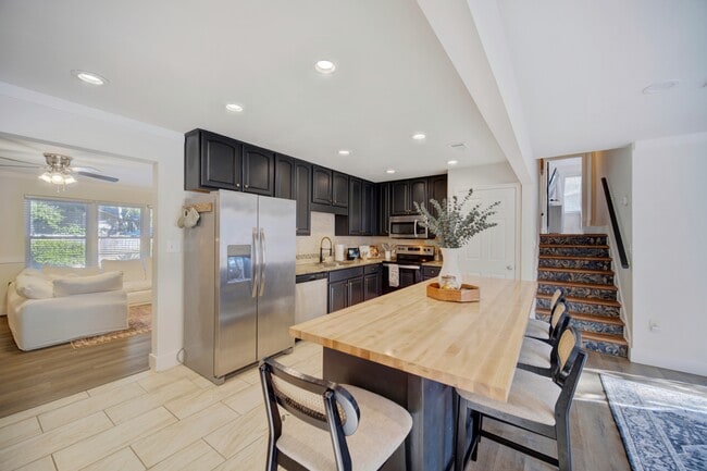 Building Photo - 1024 Juniper Ave