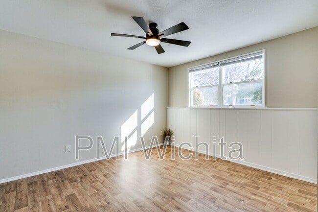 Building Photo - 713 N Dougherty Ave