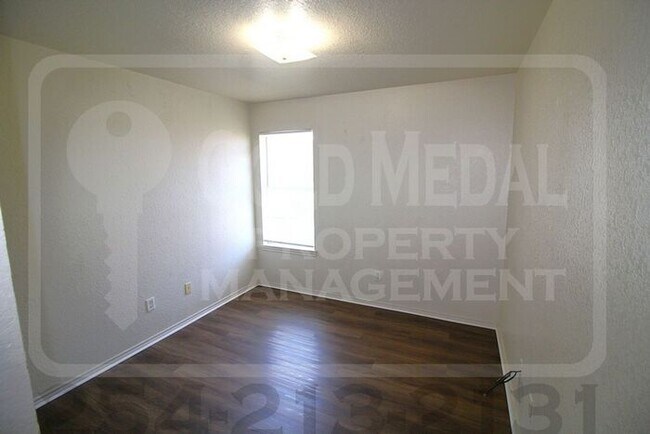 Building Photo - 3410 Cantabrian Dr