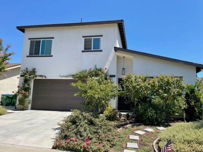 Building Photo - Newer Carriage Unit