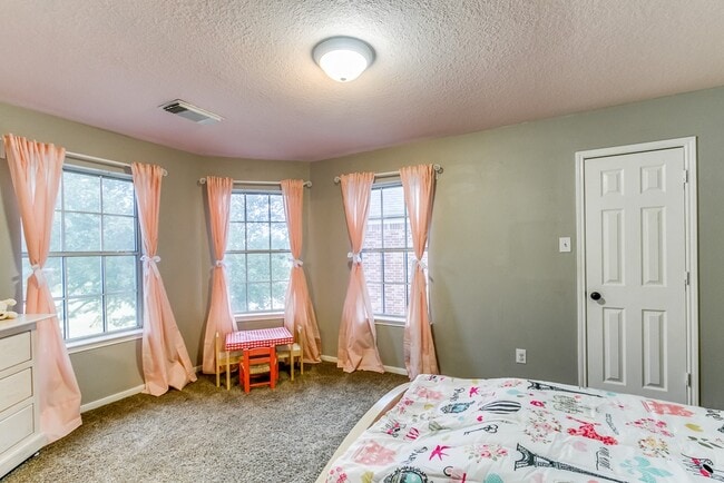 Building Photo - 3715 Slocom Dr