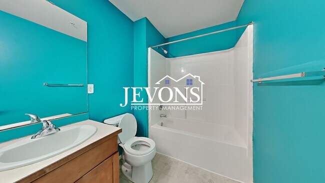 Building Photo - Experience this beautiful SeaTac single-fa...