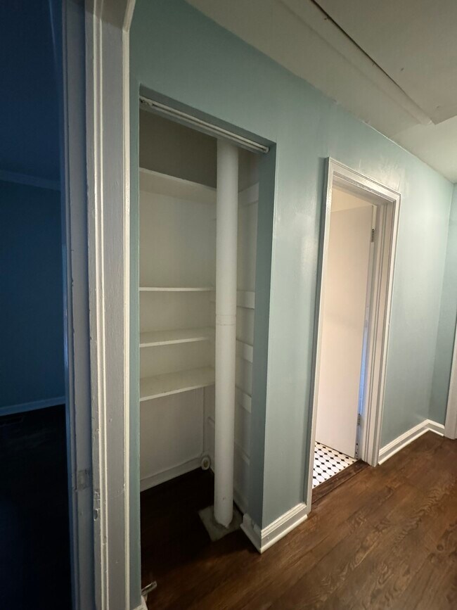 Building Photo - 3494 Maryvale Dr