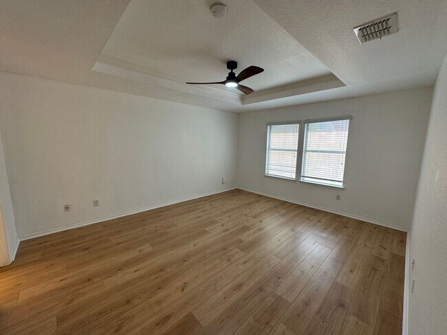 Building Photo - CUTE ONE STORY FEATURING WOOD STYLE VINYL ...