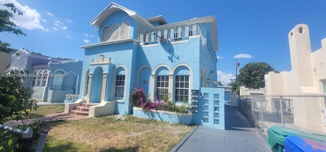 Building Photo - 1845 SW 11th St