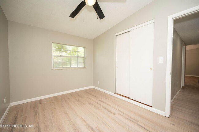 Building Photo - 313 Suzanne Dr