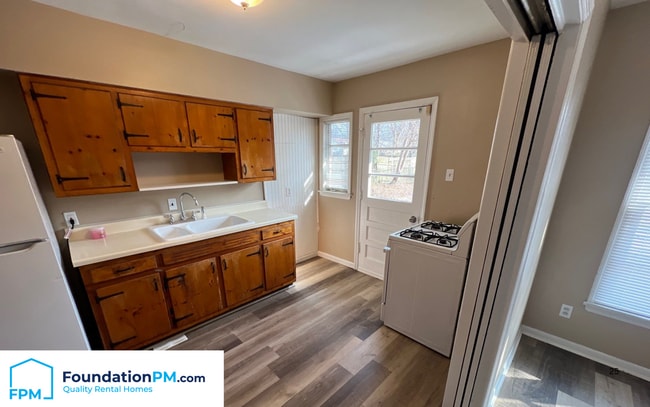 Building Photo - 1624 Mary Dr