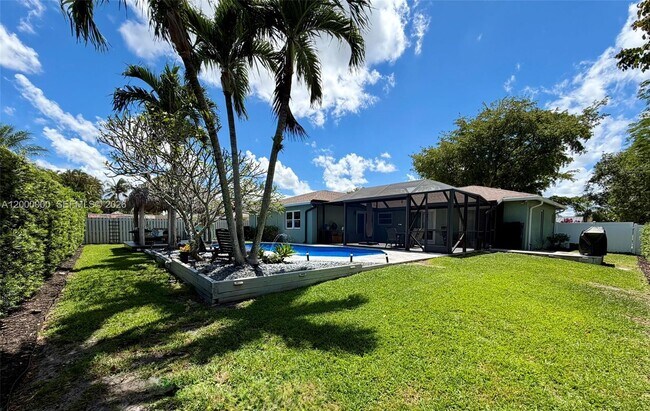 Building Photo - 5704 SW 116th Ave