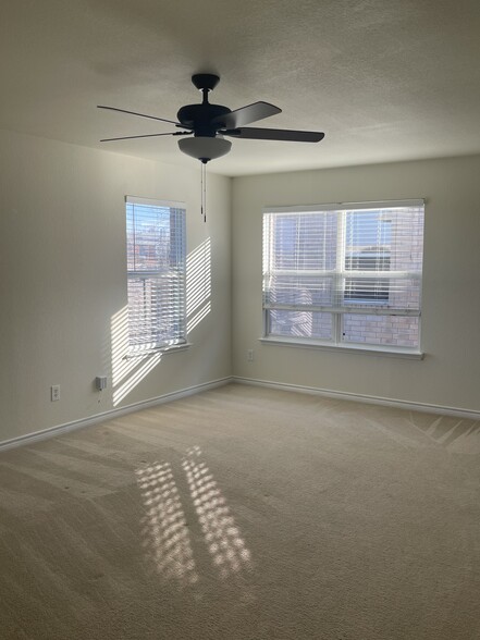 Large master bedroom - 5232 Westgrove Blvd