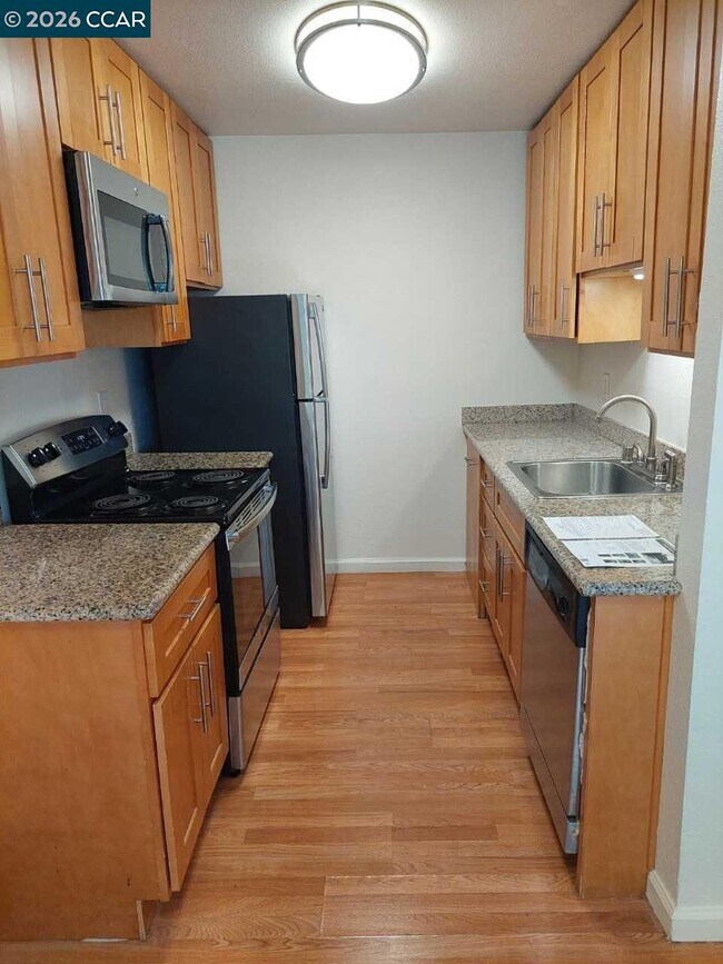 Building Photo - 124 Benson Ave