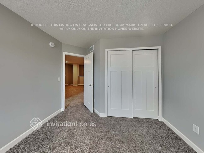 Building Photo - 10922 Glacier Ln N