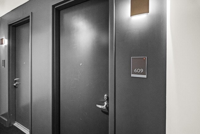 Building Photo - 346 Congress St