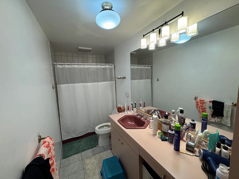 Building Photo - 229 Chapel St