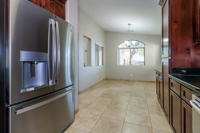 Building Photo - 10994 W Rio Vista Ln