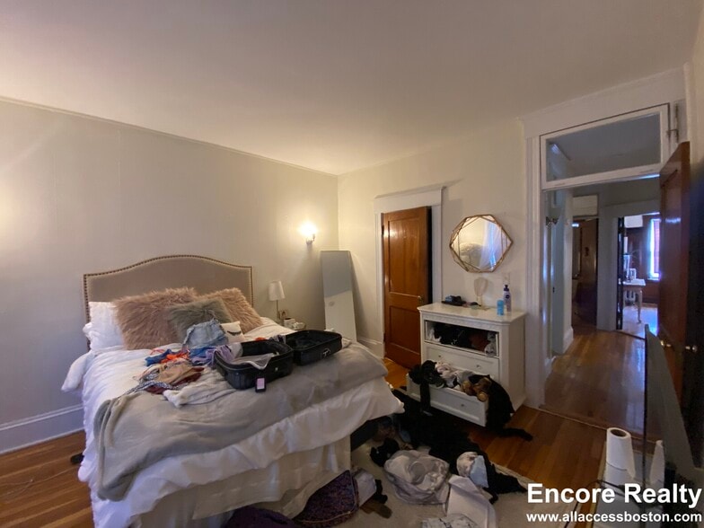 Building Photo - 134 Englewood Ave