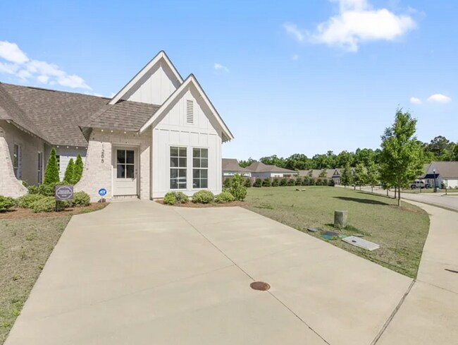 Building Photo - Charming 2 Bed / 2 Bath Cottage Living at Fox Chase