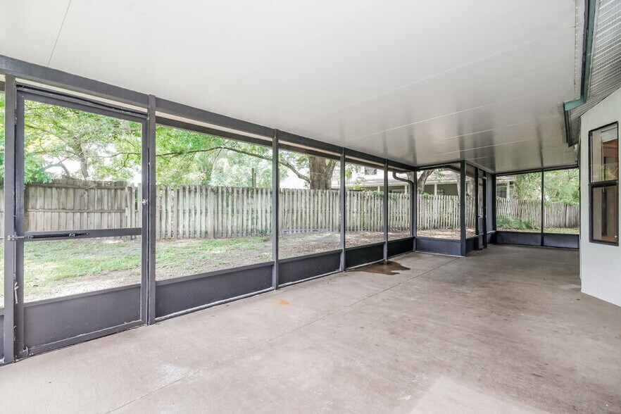 Building Photo - 23421 Cherbourg Loop