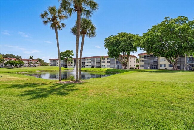 Building Photo - 681 S Hollybrook Dr