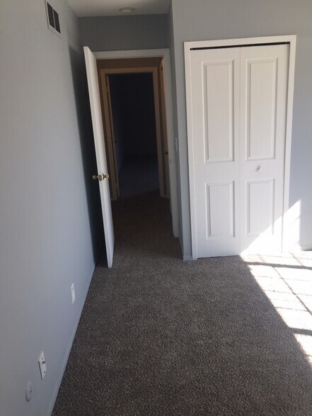 Building Photo - 25300 Shiawassee Cir