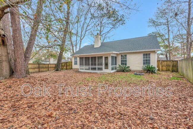 Building Photo - 8565 Brookforest Dr