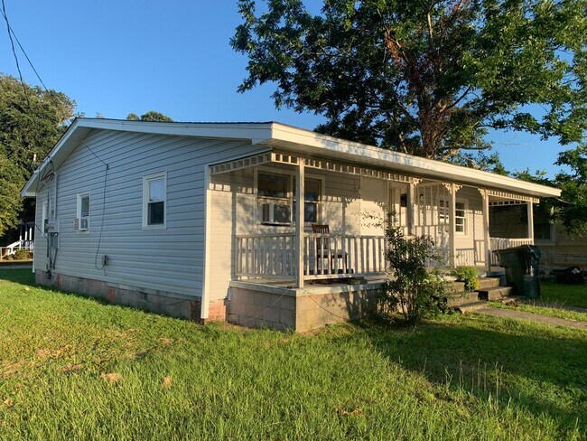 Building Photo - 308 N 14th St