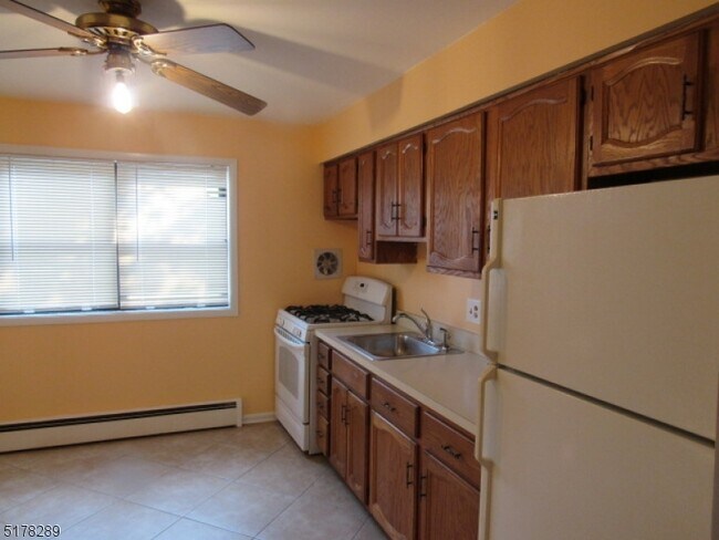 Building Photo - 1 Colonial Dr