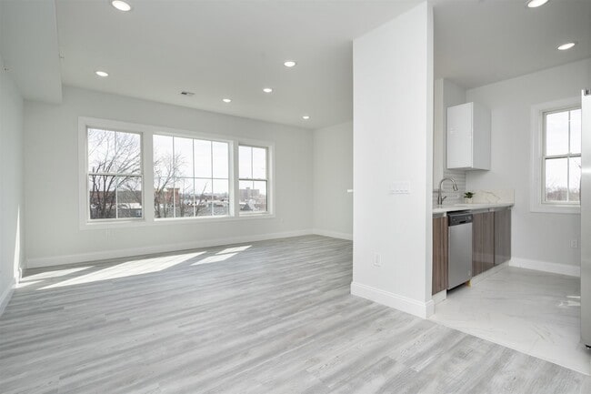 Primary Photo - 144 Bergen Ave