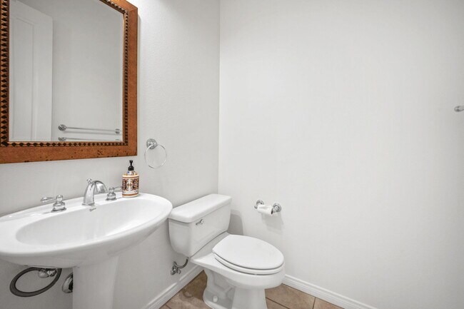 Building Photo - 124 Tesori Dr