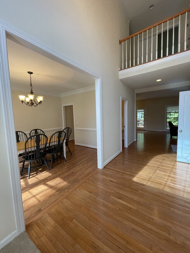 Building Photo - 5001 Paces Ferry Dr