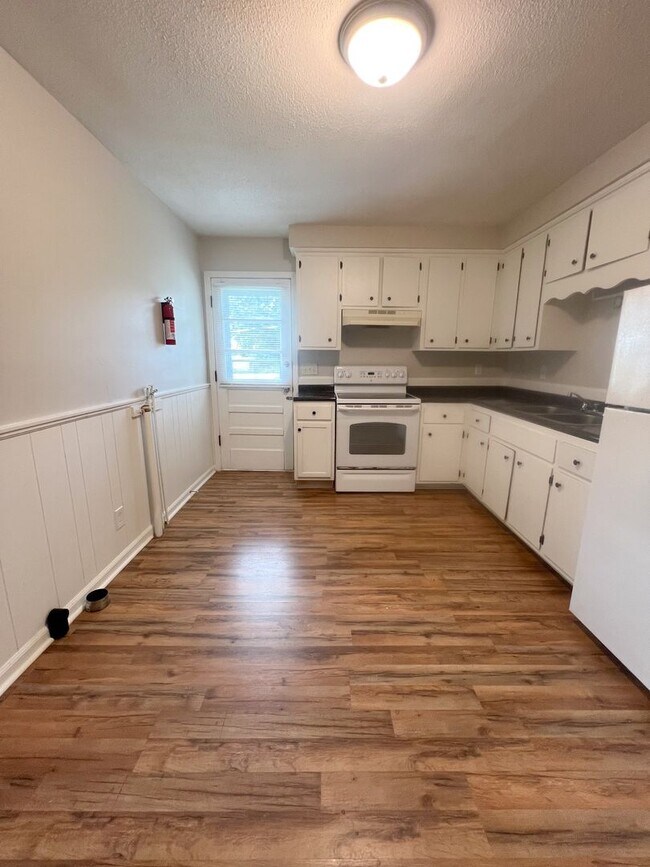 Building Photo - 109 Tandy Dr