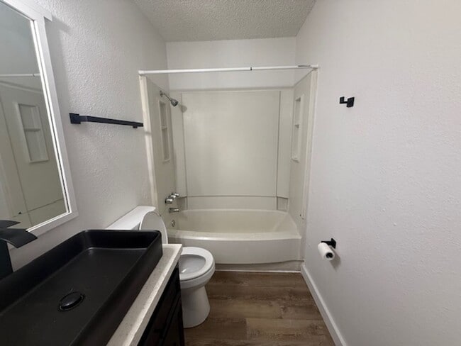 Building Photo - 1250 Elm St