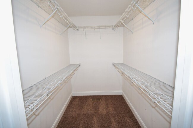 Building Photo - 3 Bedroom Pet Friendly Home For Rent in Chalet Hills!
