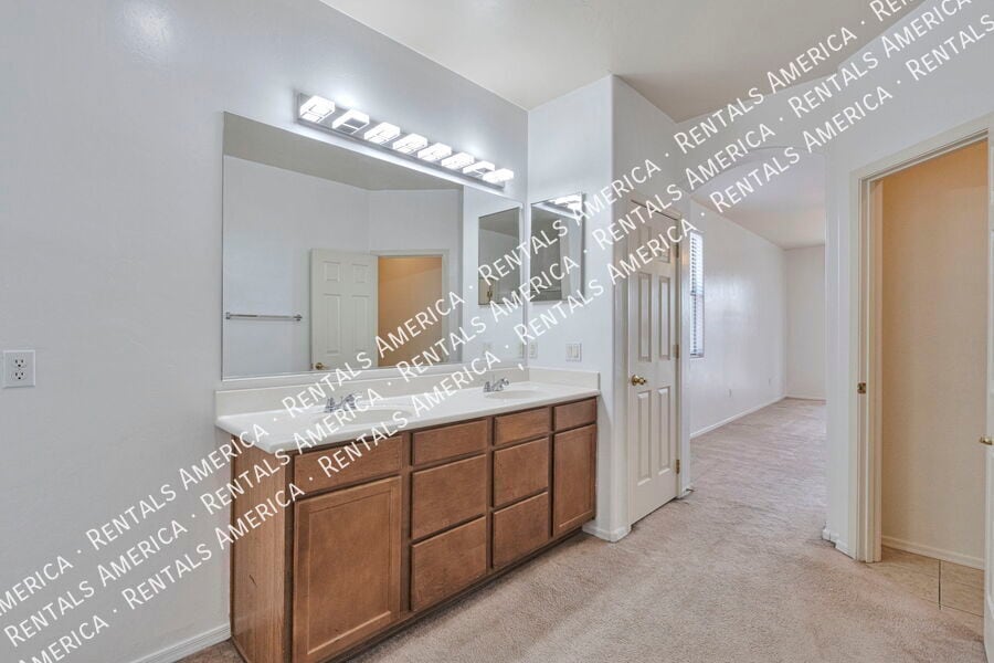 Building Photo - 6722 S Averroes Rd